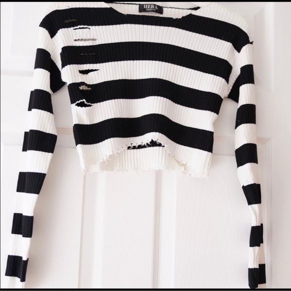 HERA collection sweater. - Picture 3 of 5